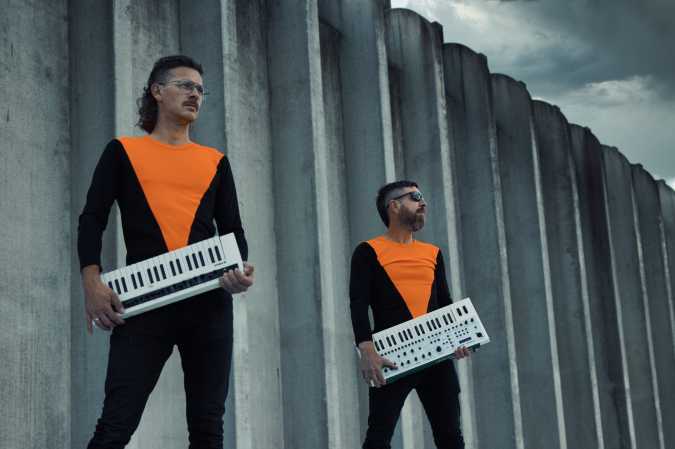 Freaky Dancing: Staatseinde (live)